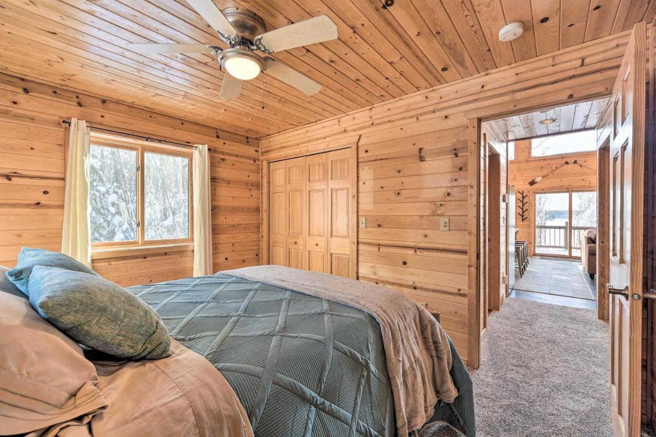 Scenic Hayward Lake View Retreat With Fire Pit Luaran gambar