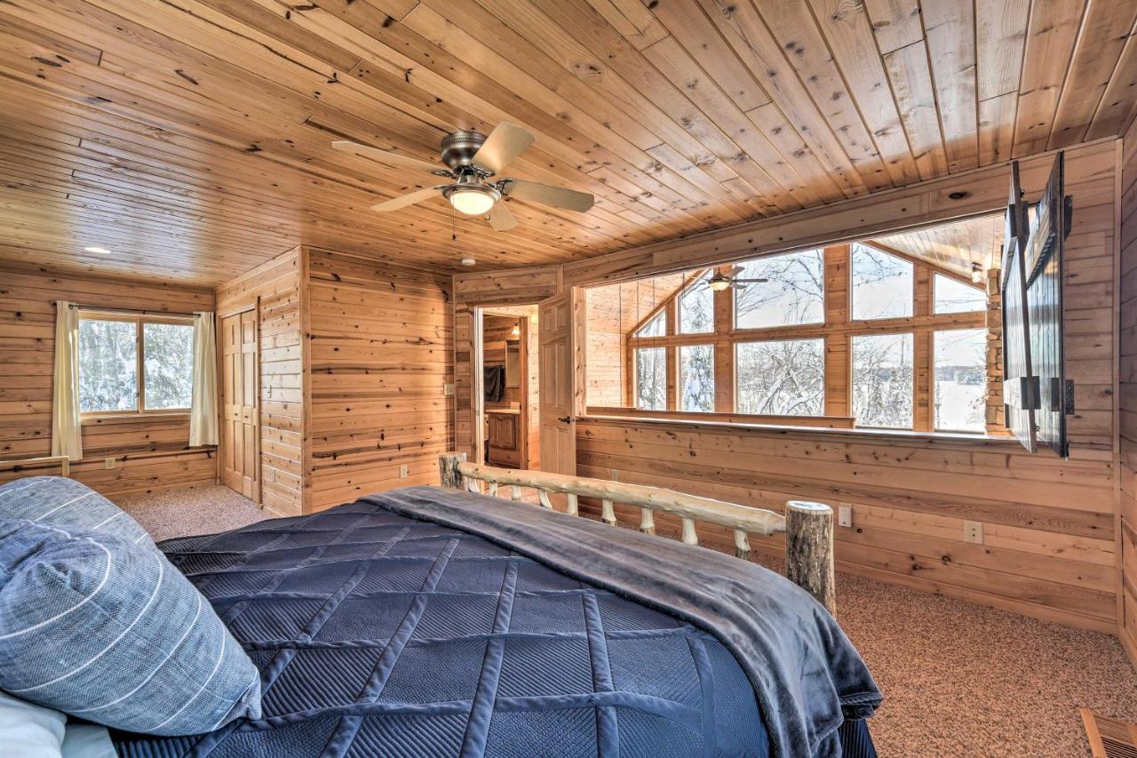 Scenic Hayward Lake View Retreat With Fire Pit Luaran gambar