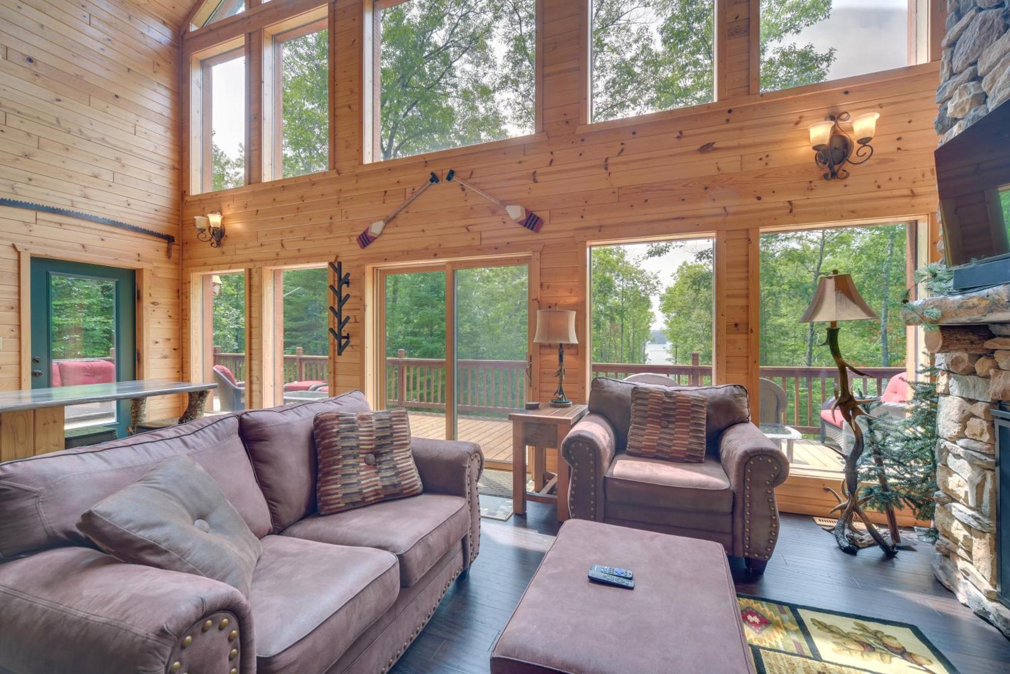 Scenic Hayward Lake View Retreat With Fire Pit Luaran gambar