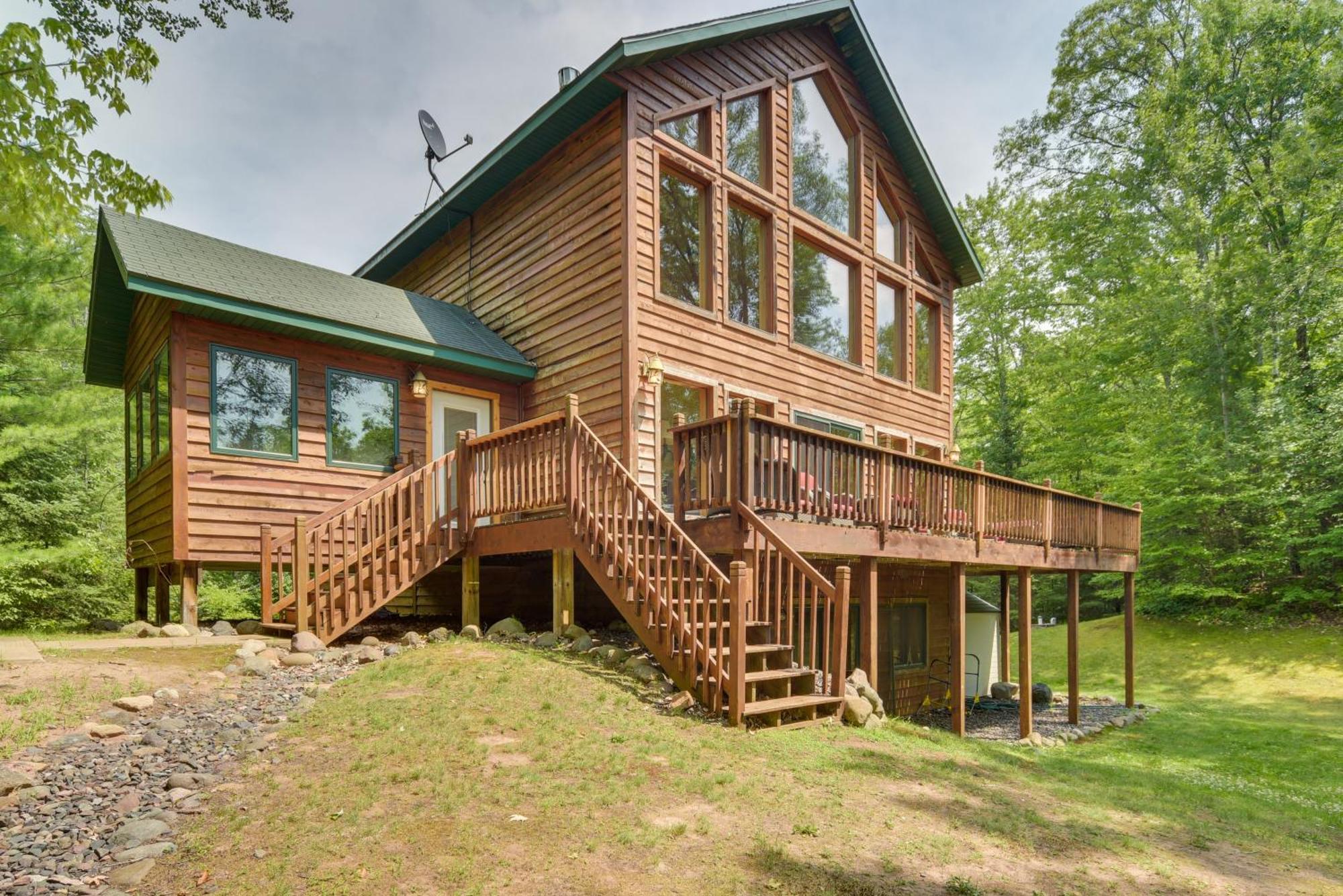 Scenic Hayward Lake View Retreat With Fire Pit Luaran gambar
