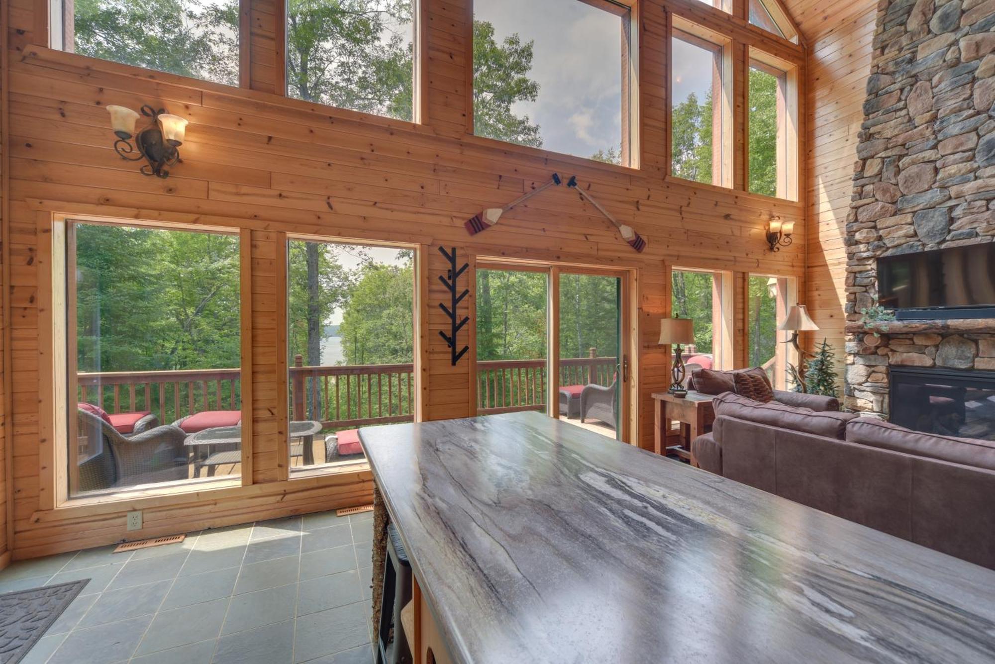 Scenic Hayward Lake View Retreat With Fire Pit Luaran gambar