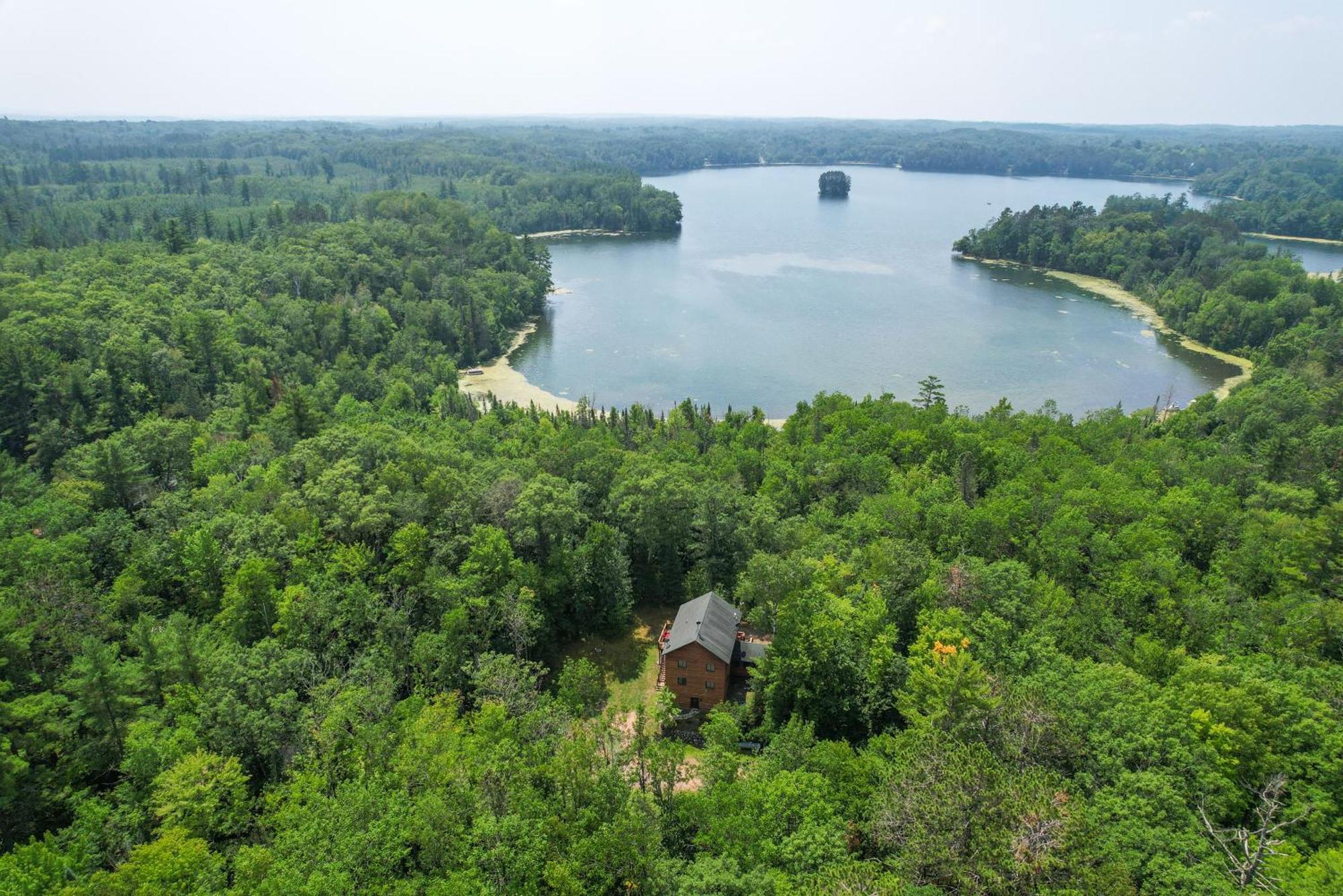 Scenic Hayward Lake View Retreat With Fire Pit Luaran gambar